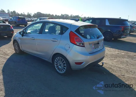 2015 Ford Fiesta Titanium z USA, uszkodzony, nr VIN 3FADP4FJ7FM140837